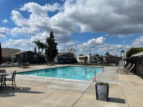 5901 Newbrook Cir, Riverbank CA  95367-2883 exterior