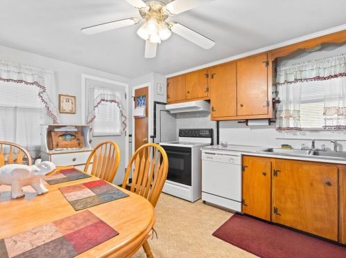 167 Blanchard Ave, Warwick, RI 02888-4002