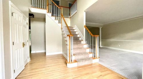 34 Auburn Knl, East Hampton CT  06424-1379 exterior