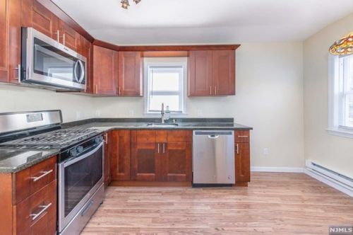 100 Tintle Ave, West Milford Lakes NJ  07480-4715 exterior