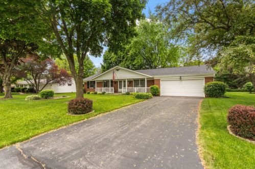 6239 Carolann Dr, Milwaukee, WI 53223-1515