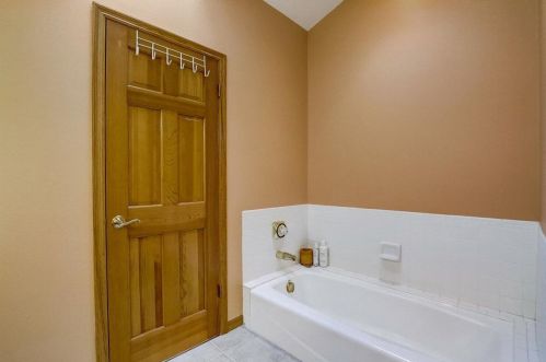 2234 Glenbrook Ln, Thiensville WI  53092-3116 exterior