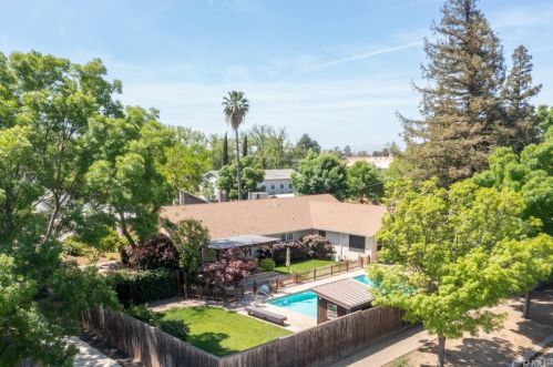 247 Sacramento St, Fruto, CA 95988-3122