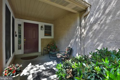 102 Linden Dr, Melrose Park, PA 19027-1349