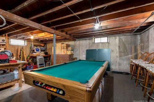 956 Huntington Rd, Stratford CT  06614-2736 exterior