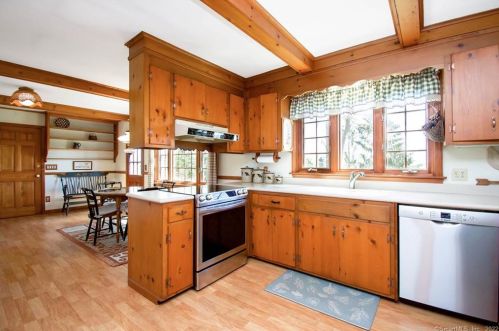 58 Notch Rd, Manchester CT  06043-7421 exterior