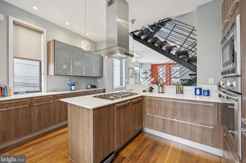 310 Fairmount Ave, Philadelphia PA  19123-2931 exterior