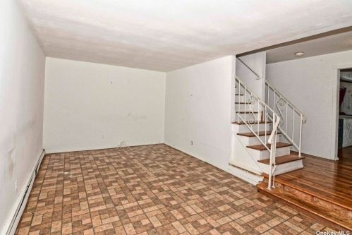 43 Julie Cres, Central Islip NY  11722-4907 exterior