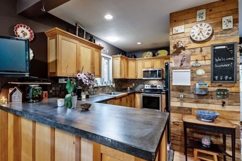 21 Laconia Rd, Natick, MA 01760-2339