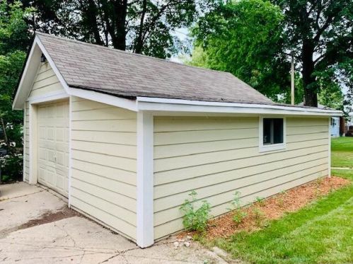 5108 Wickert Dr, West Bend WI  53095-9235 exterior