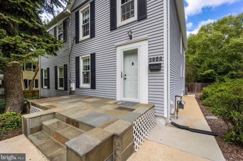 3959 Fessenden St, Washington, DC 20016-4213