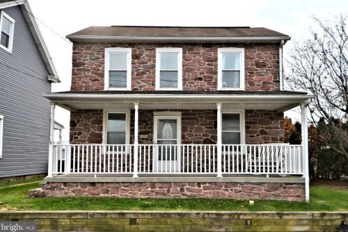 1216 Philadelphia Ave, Gilbertsville, PA 19525-9573