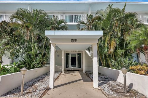 855 Dahlia Ln, Vero Beach, FL 32963-1984