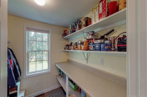 10 Spring Hill Rd, Southington CT  06489-1522 exterior