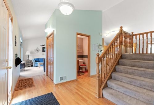 9142 Harpers Ct, Minneapolis, MN 55449-5644