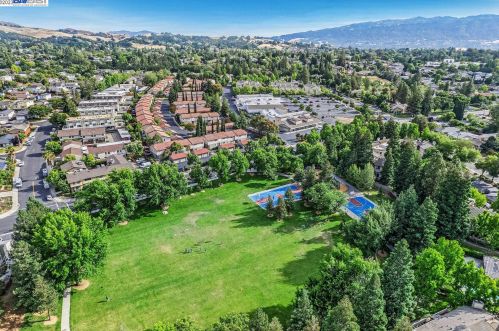 3308 Smoketree Commons Dr, Pleasanton CA  94566-7959 exterior