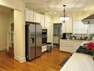 11860 Lake Ave, Cleveland OH  44107-1807 exterior