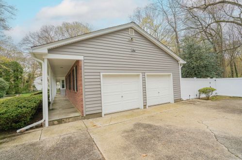 16 Clayton Dr, Huntington Station NY 11746-5503 exterior