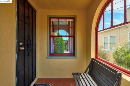 2834 60 Ave, Oakland CA 94605-1504 exterior