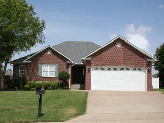2208 Oakview Ave, Dyersburg, TN 38024-1667