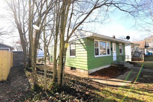 911 Broadway St, Mishawaka IN  46545-5933 exterior