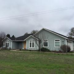 172 Mable Ann Ln, Merlin, OR 97532-8890