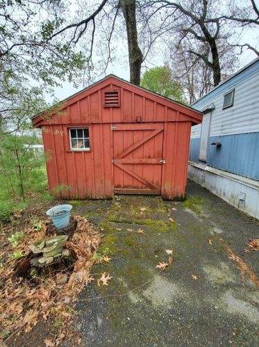 4 Stagecoach Dr, Brookfield, MA 01506-1903