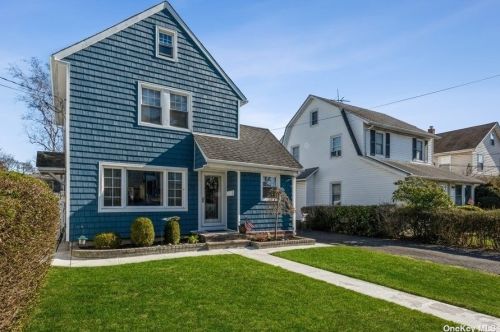 12 Princess St, North Bellmore, NY 11710-2835
