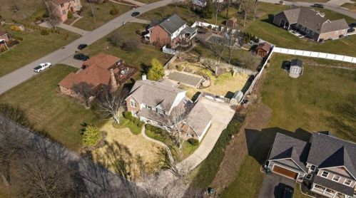 1511 Cherrywood Dr, Finleyville, PA 15332-1535