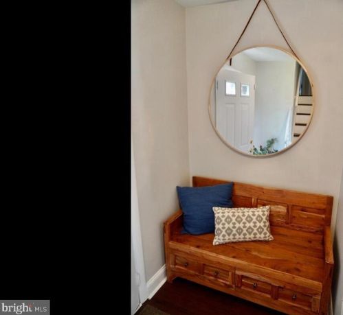2208 Senseney Ln, Falls Church, VA 22043-3116