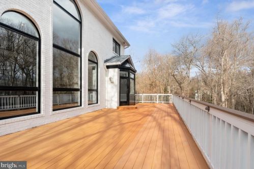 209 River Bend Rd, Great Falls VA  22066-4141 exterior