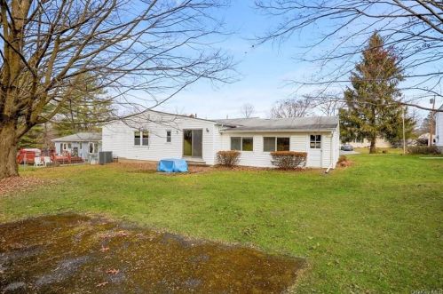 6 Sheraton Dr, Poughkeepsie, NY 12601-5425