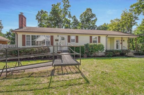 44 Mather St, Manchester, CT 06042-2331