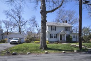 2 Oak St, Allendale, NJ 07401-1907