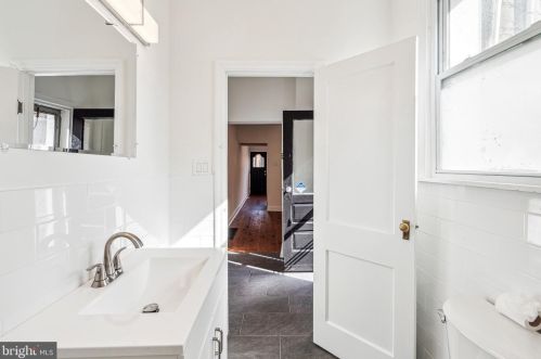 738 Medina St, Philadelphia PA  19147-5727 exterior