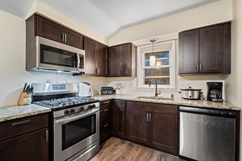 8806 Lawn Ave, Milwaukee WI  53225-3530 exterior