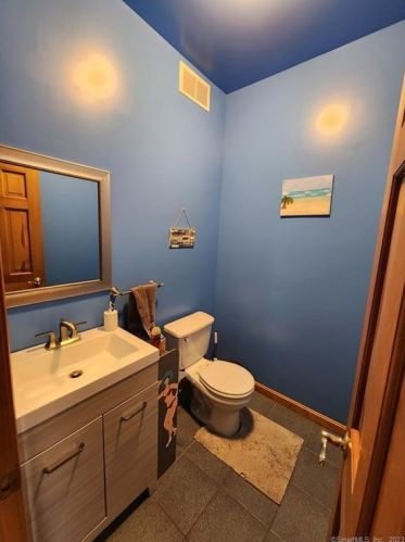 814 Exeter Rd, Exeter CT 06249-1706 exterior