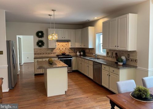 32 Windward Ct, Collegeville PA  19426-2869 exterior