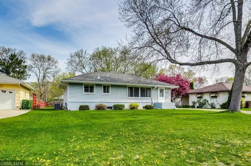 3800 Commodore Dr, Minneapolis, MN 55429-2406