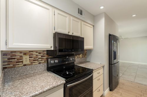 17631 102nd Dr, Sun City, AZ 85373-1685