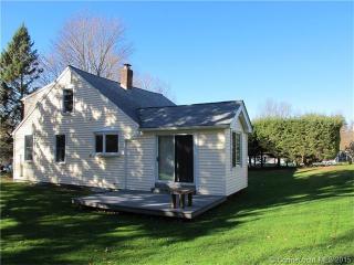 28 Roosevelt Ave, Litchfield, CT 06750-1725