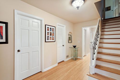 2116 Raleigh Ct, Thiensville, WI 53092-5416