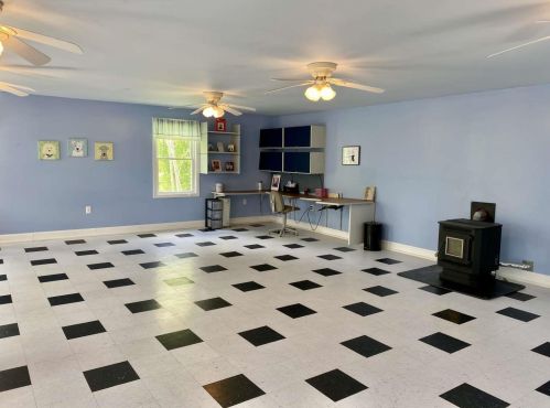 7 Harvey Rd, Londonderry NH  03053-7412 exterior