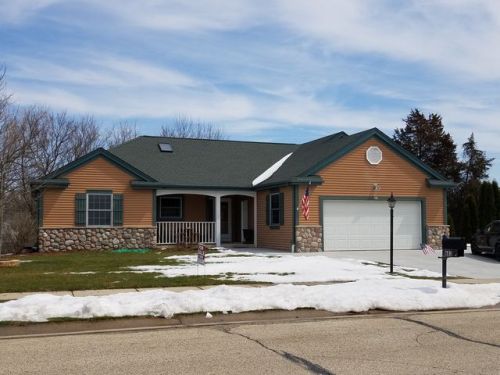 683 Summer Creek Rd, Oconomowoc, WI 53066-4160