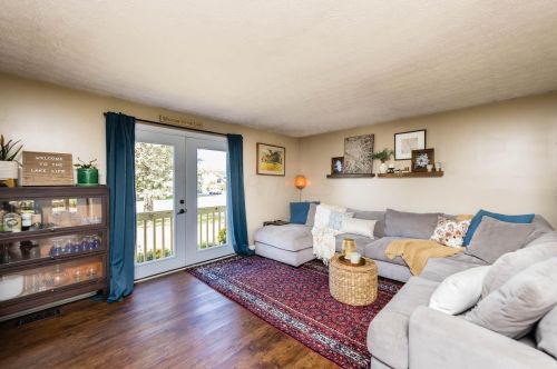 1239 Choctaw Dr, London OH  43140-8726 exterior