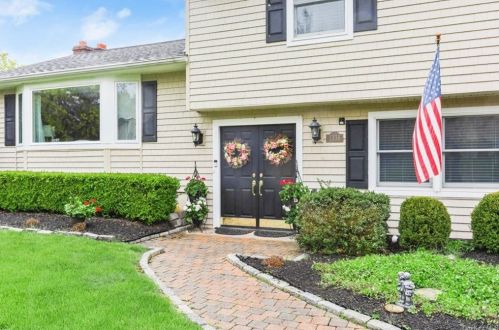 1338 Walter Rd, Yorktown Hgts, NY 10598-3639
