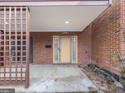 1667 Bachan Ct, Herndon VA  20190-4406 exterior