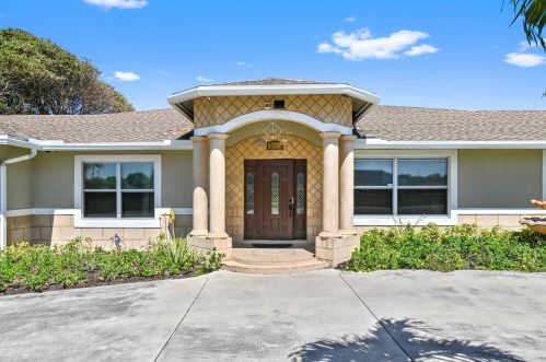 825 Hollywood Pl, West Palm Beach, FL 33405-1811