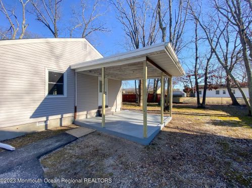 41 Bay Laurel Dr, Bricktown, NJ 08723-6913