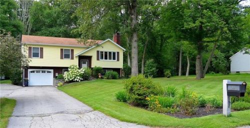40 Arrowhead Dr, Norwich, CT 06360-6480